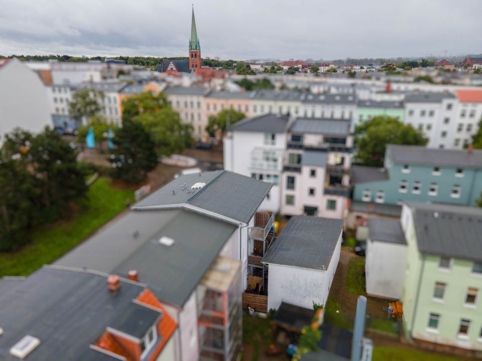 Gepflegtes Mehrfamilienhaus + Hofgebäude in der Rostocker KTV in Rostock