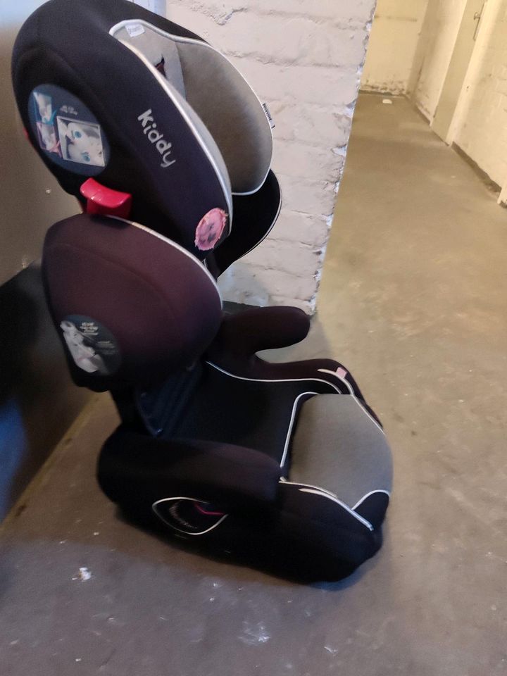 2 Kiddy Cruiserfixpro Kinderautositz Sehr guter Sitz gutePolster in Hamburg