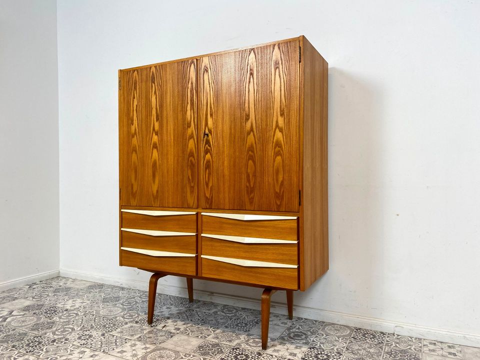 WMK Rares & gut erhaltenes Designer Highboard 427/N aus 1966 von Franz Ehrlich für VEB Hellerau mit Schubladen und Originalgriffen # Schrank Wäscheschrank Sideboard Vintage Mid-Century 50er 60er DDR in Berlin