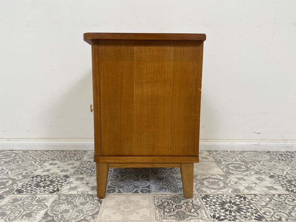 WMK 1/2 außergewöhnliches und praktisches Mid-Century Nachtschränkchen mit ultraschicken Griffen - Schrank Nachtschrank Nachttisch Nachttischchen 50er Vintage - Lieferung möglich in Berlin