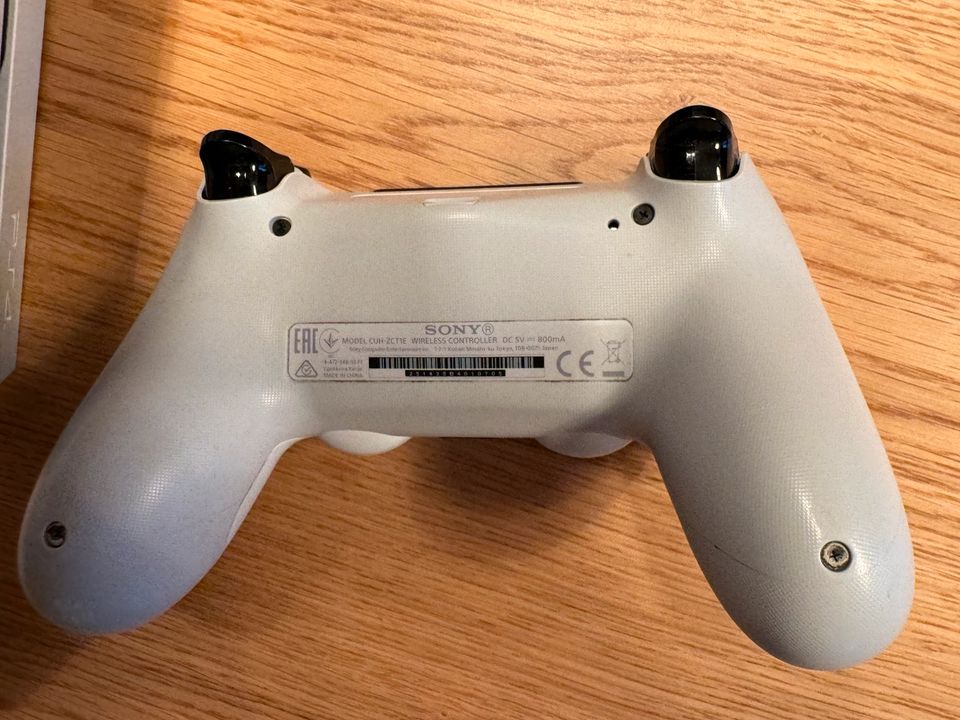 PlayStation 4 inkl. Controller in Lippstadt