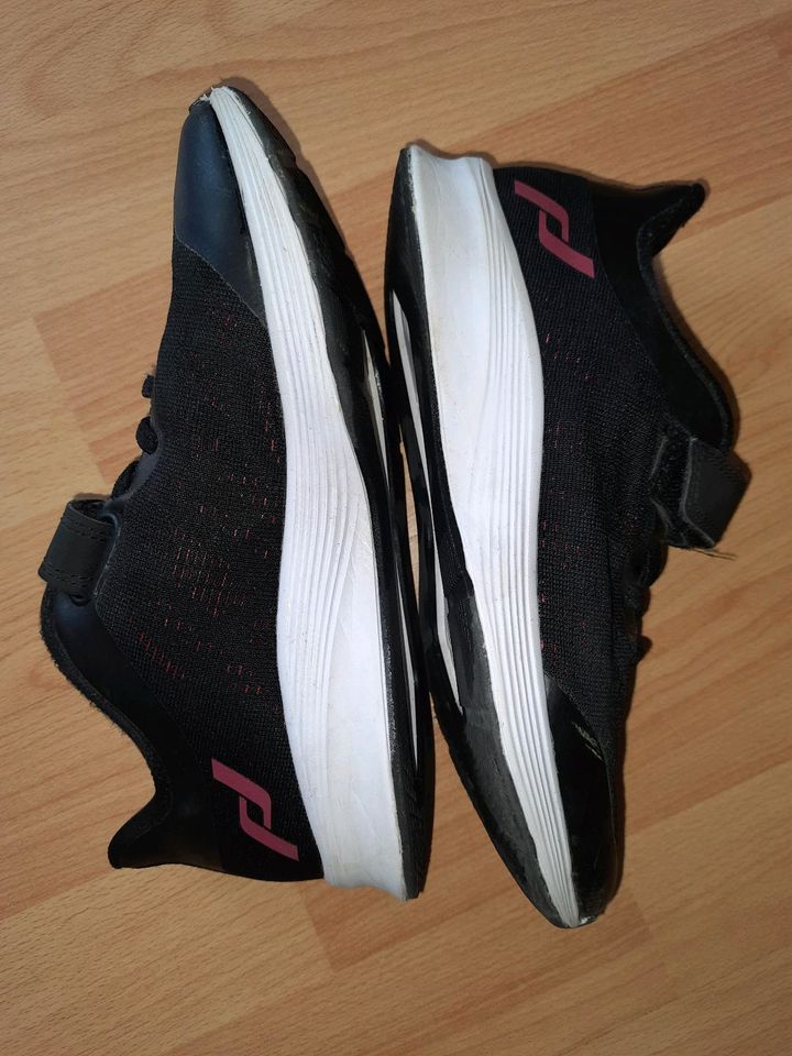 Sneaker Turnschuhe schwarz pink Gr. 34 in Bad Säckingen