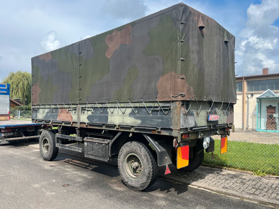 Anhänger LKW Bundeswehr Kässbohrer in Neuried