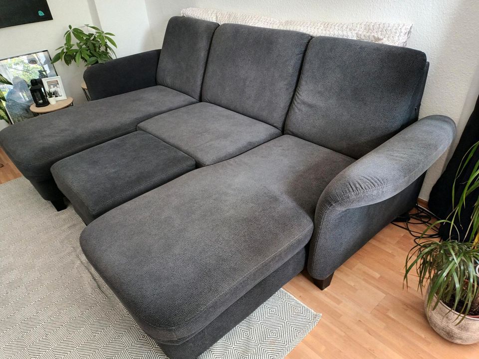 Gemütliches Wohnzimmersofa (elektrisch verstellbarer Sitzfläche) in Köln