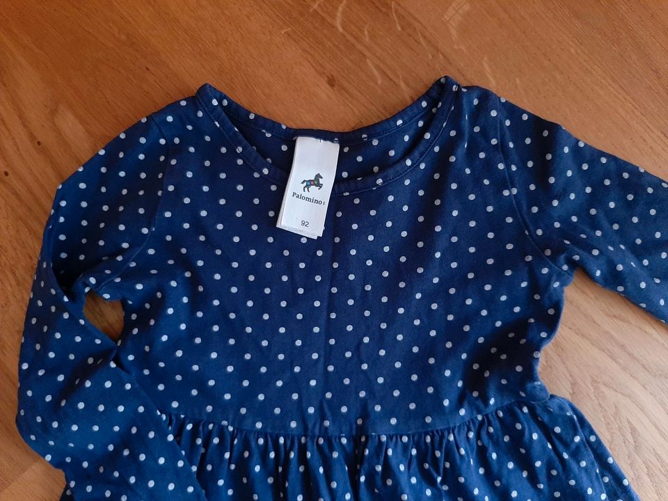 Kleid 92 blau Punkte langer Arm in Dannenberg (Elbe)