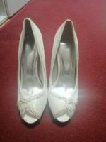 Glitzernde Spitzen-Brautschuhe mit Steinchen NEU Gr. 37 ivory Hessen - Erbach Vorschau