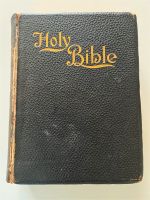 Biebel Holy Bibel von 1897 englisch Hessen - Darmstadt Vorschau
