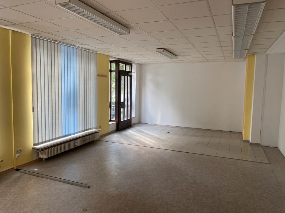 Ca. 110 m²  große, gepflegte Gewerbefläche in zentraler Lage von Lalling zu vermieten. in Lalling