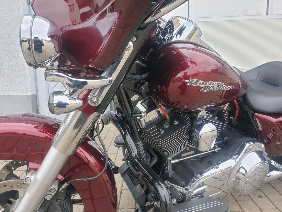Harley-Davidson Street Glide Special / FLHXS / Screamin Eagle/103 in Deckenpfronn