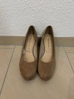 Beige Tamaris Pumps, Größe 39, Veloursleder Baden-Württemberg - Grafenau Vorschau