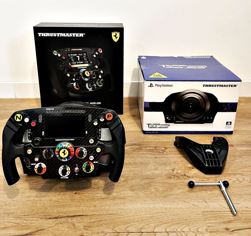 Thrustmaster Ferrari Set SF 1000 (Lenkrad/Base/Pedals/Stand) NEU in Bad Honnef