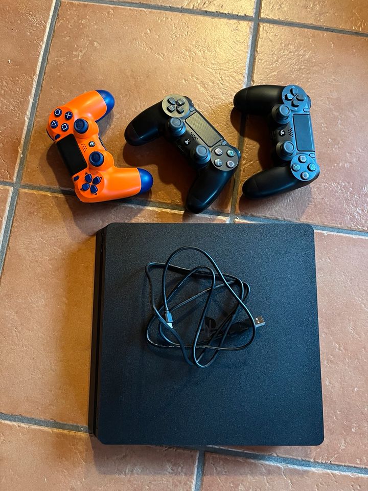 Playstation 4, PS4, 1TB inkl. 3 Controller + FIFA in Alpenrod