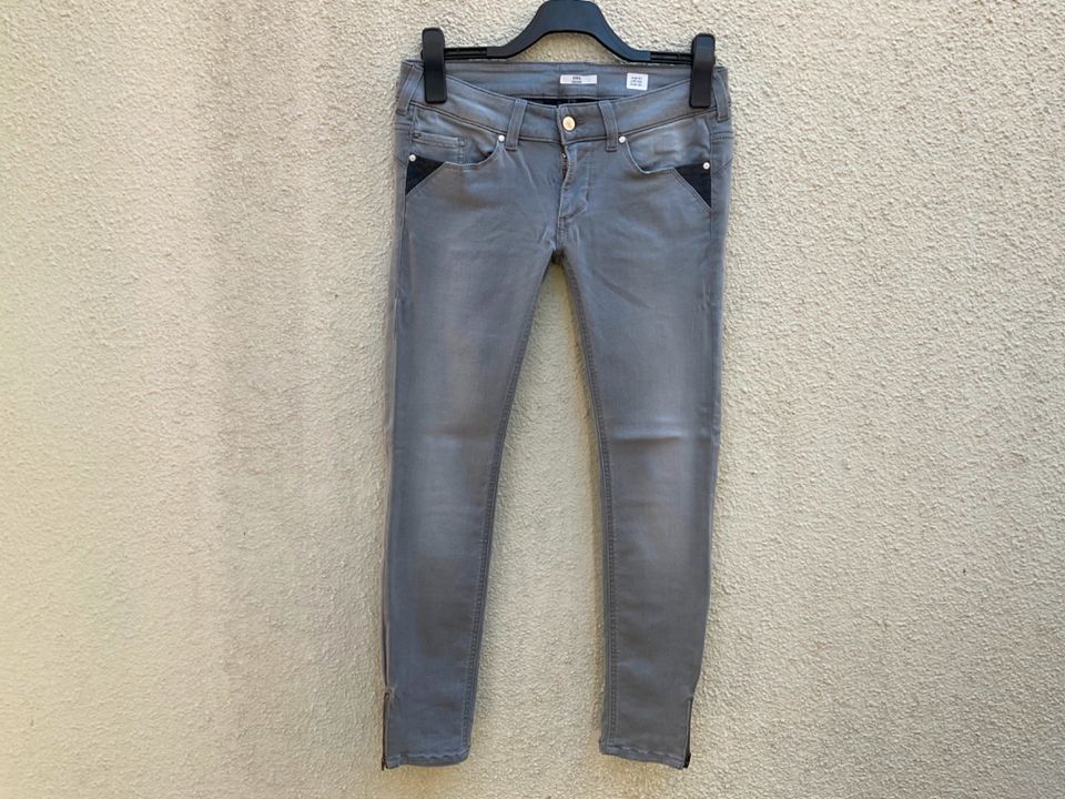 Mustang Jeans Hose Gina Jeggins Slim Fit hellgrau Größe 28 in Nürnberg (Mittelfr)