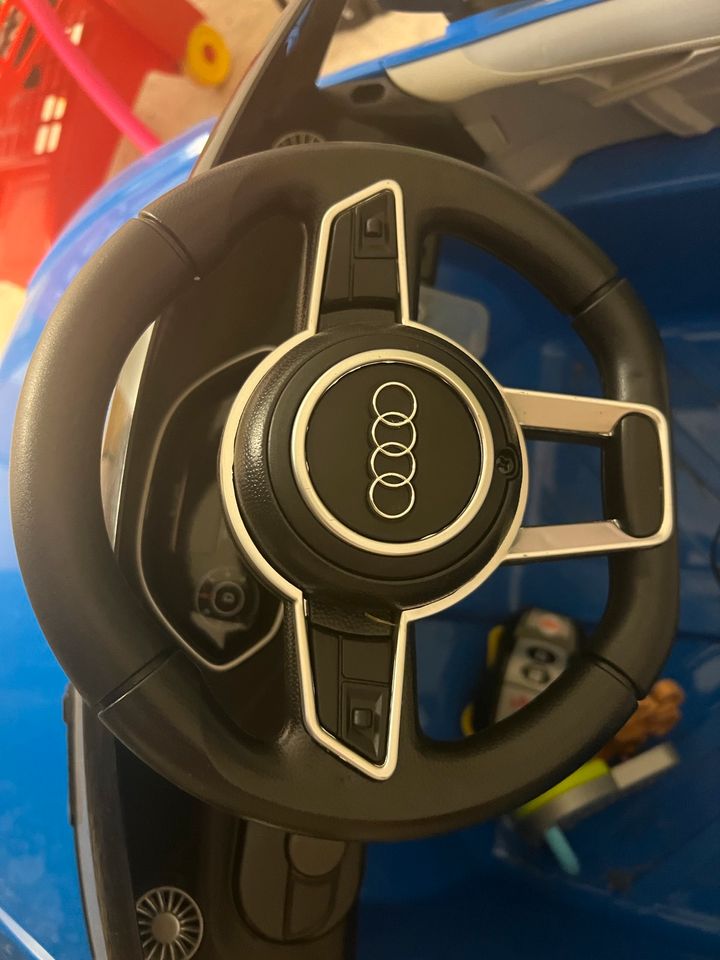 Kinderelektroauto Audi mit Fernsteuerung in Veckenstedt