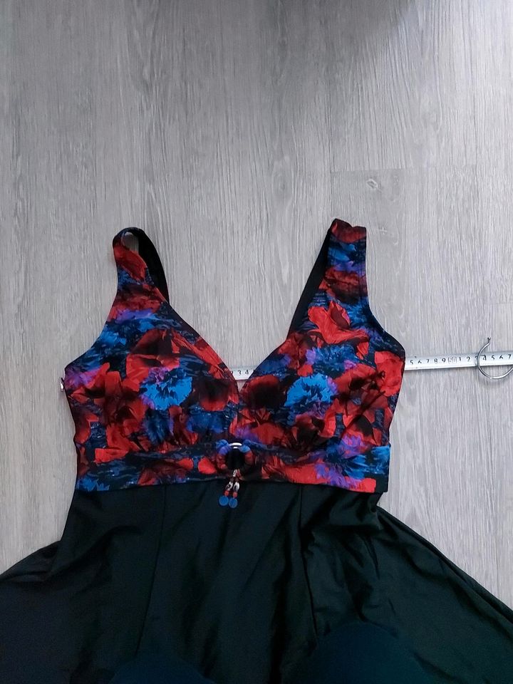 *NEU* POPKEN Badeanzug schwimmanzug schwarz rot blau floral 48 in Fulda