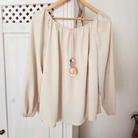 Bluse, Carmen, Italy, beige , mit Kette, 38-42,neu Stuttgart - Stuttgart-Mitte Vorschau