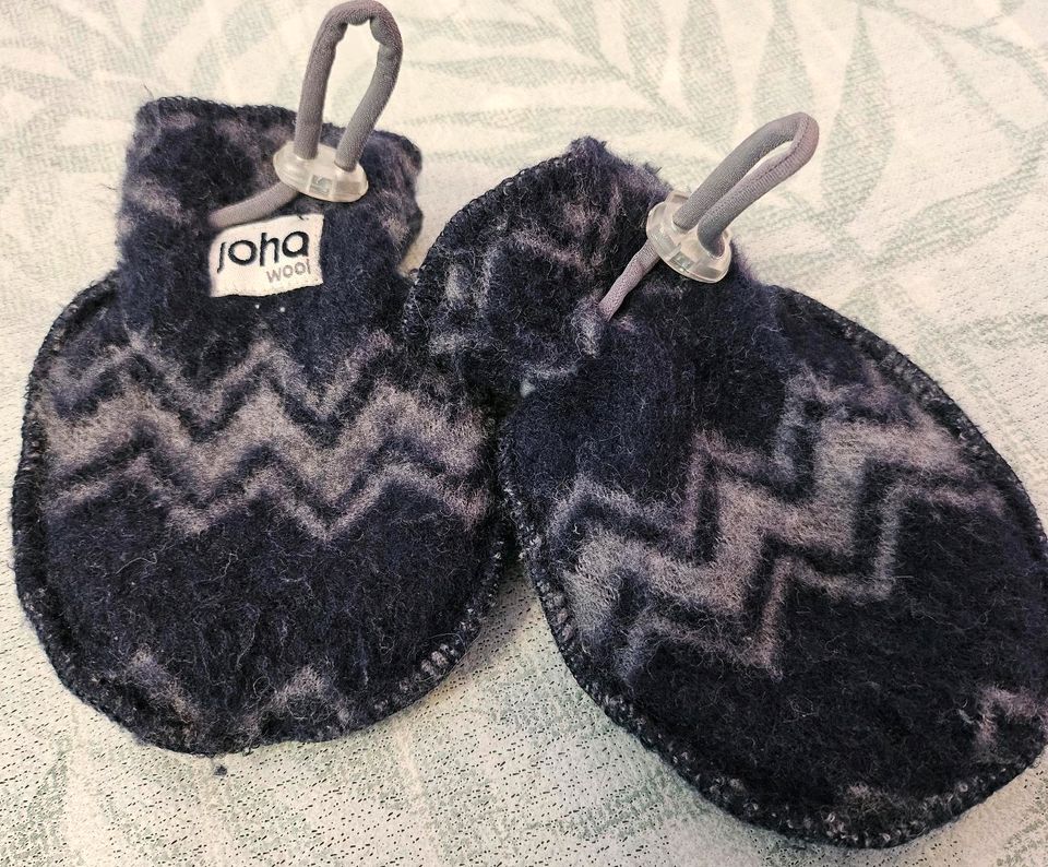 JOHA Baby Handschuhe aus 100% Merinowolle in Rösrath