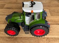 Bruder - Fendt: Traktor 936 Maße: ca. L 34,5 x B 17,5 x H 20 cm. Kreis Ostholstein - Malente Vorschau