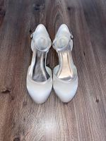 Brautschuhe Ivory 39 Elegant Park Absatz OVP sehr guter Zustand Rheinland-Pfalz - Lahnstein Vorschau