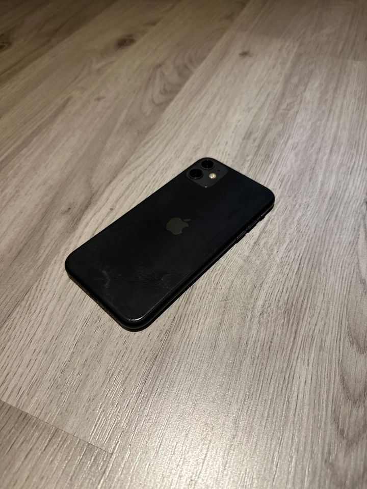 Apple iPhone 11 128 GB schwarz in Bergneustadt