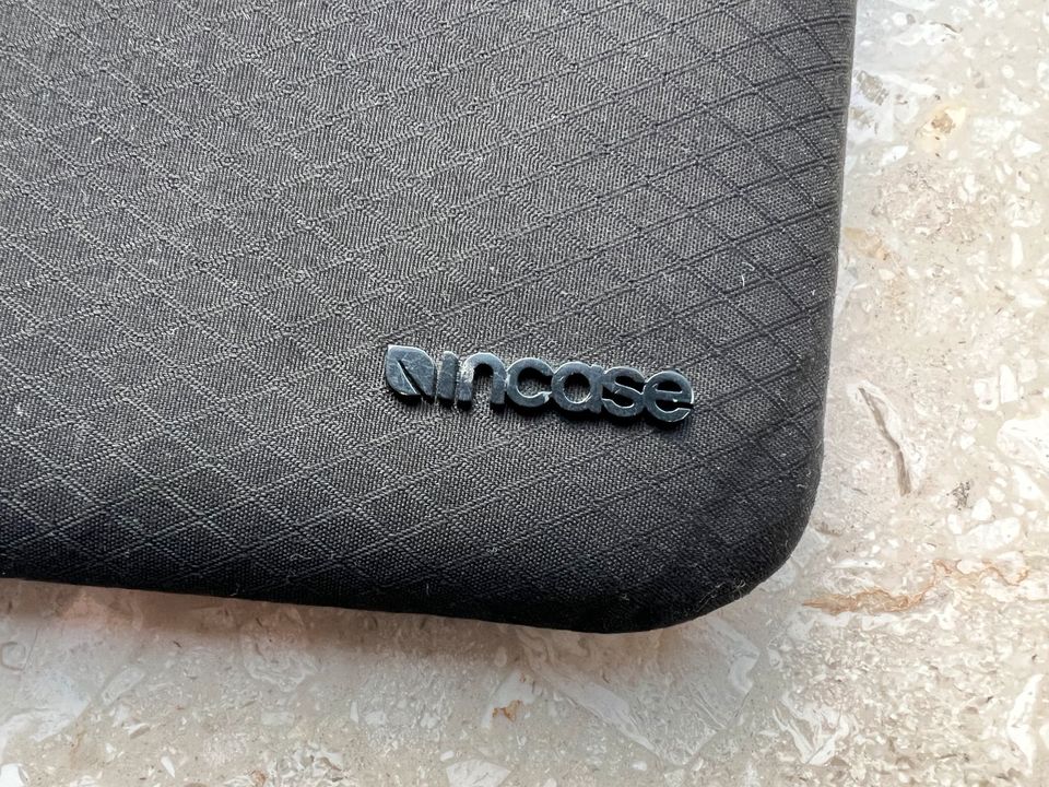 Incase MacBook iPad Schutz Tasche schwarz in Peitz