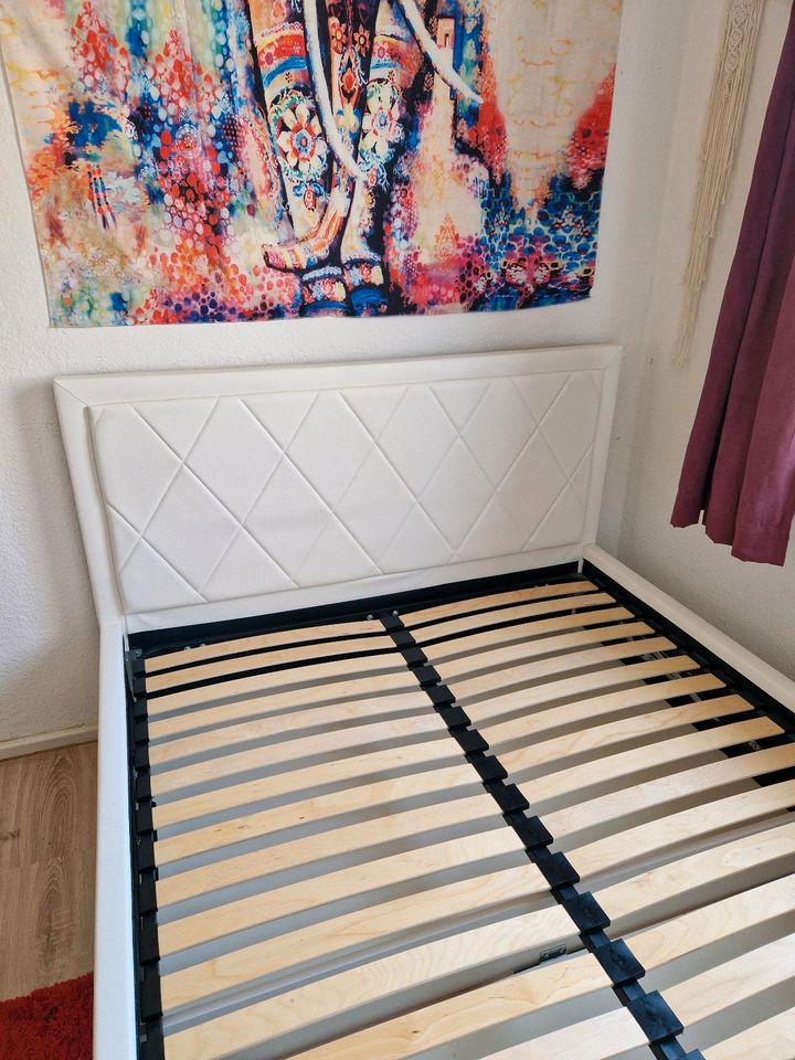 Bett mit Bettkasten, 140x200cm in Bernau