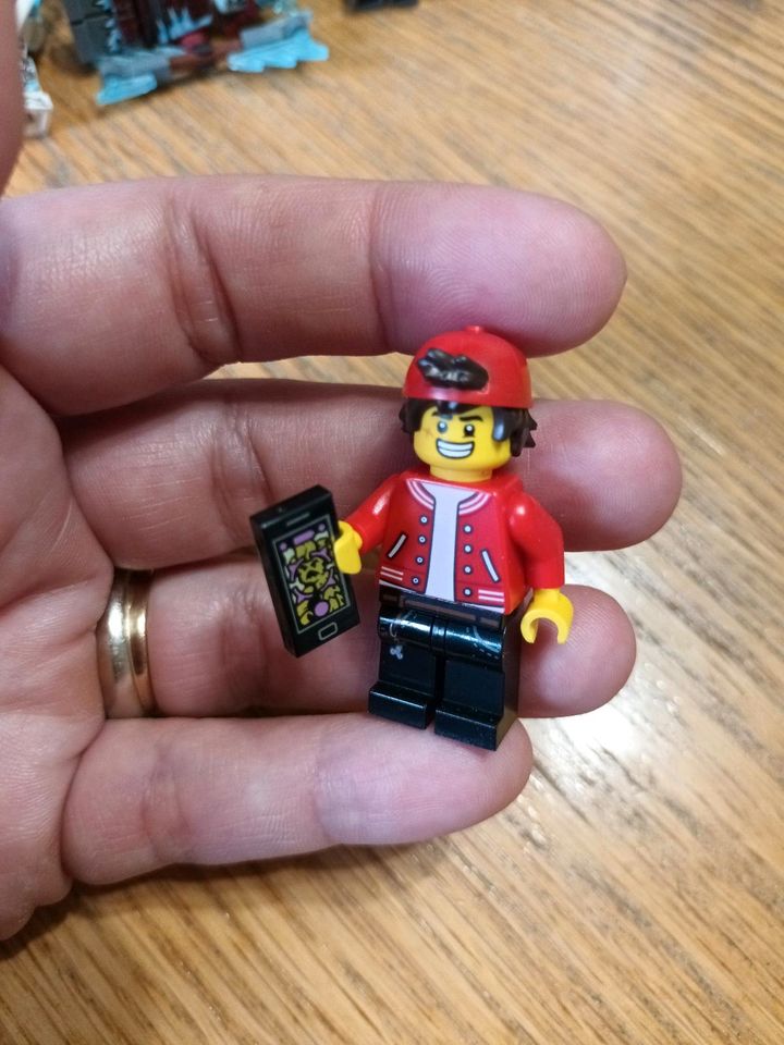 Lego Jack Davids - Hidden Side mit Smartphone in Hagen