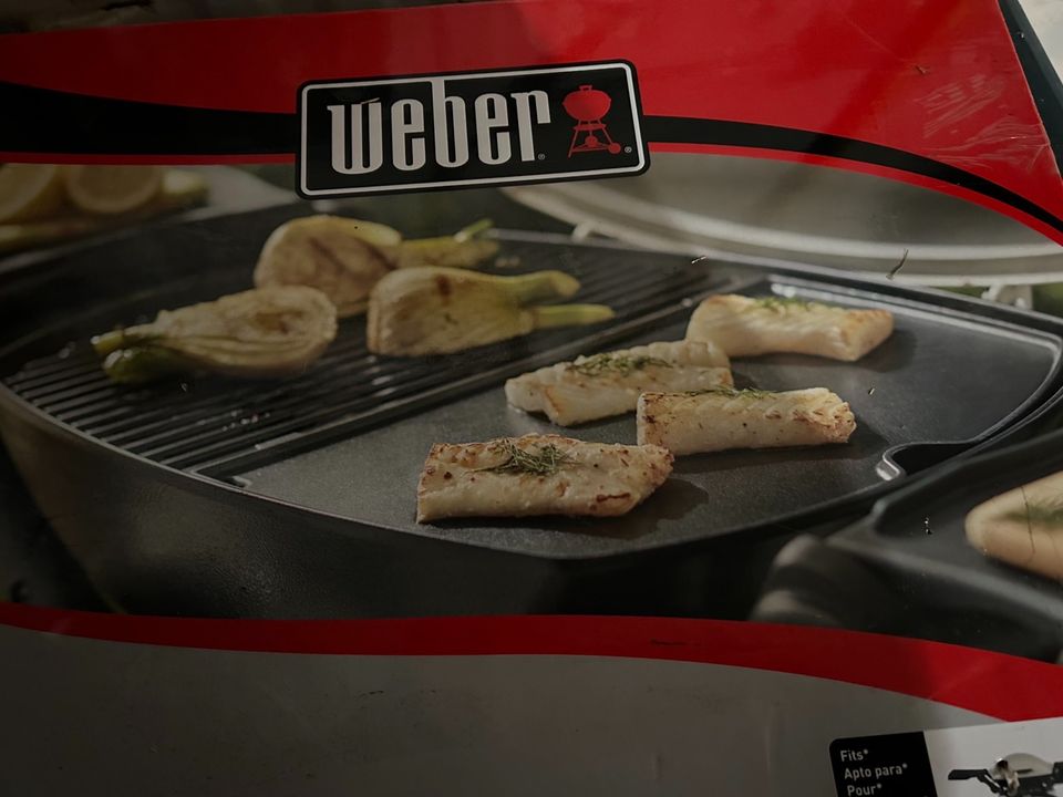 Original verpackte Weber Grillplatte in Ahaus