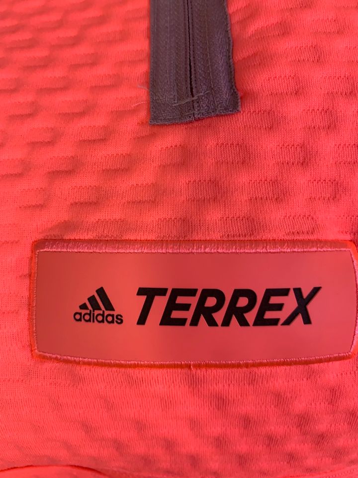 Adidas Terrex Hyde Sweatshirt neon orange Brusttasche M NEUW in Viersen