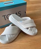 Toms Sandalen Pantoletten beige Größe 37 - 38 ungetragen Bayern - Waldkirchen Vorschau