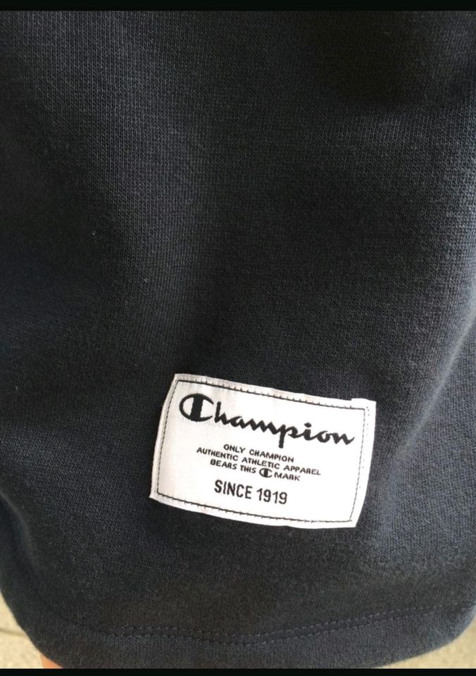 Champion Pullover neu mit Etiketten in dunkelblau Gr M in Hamburg