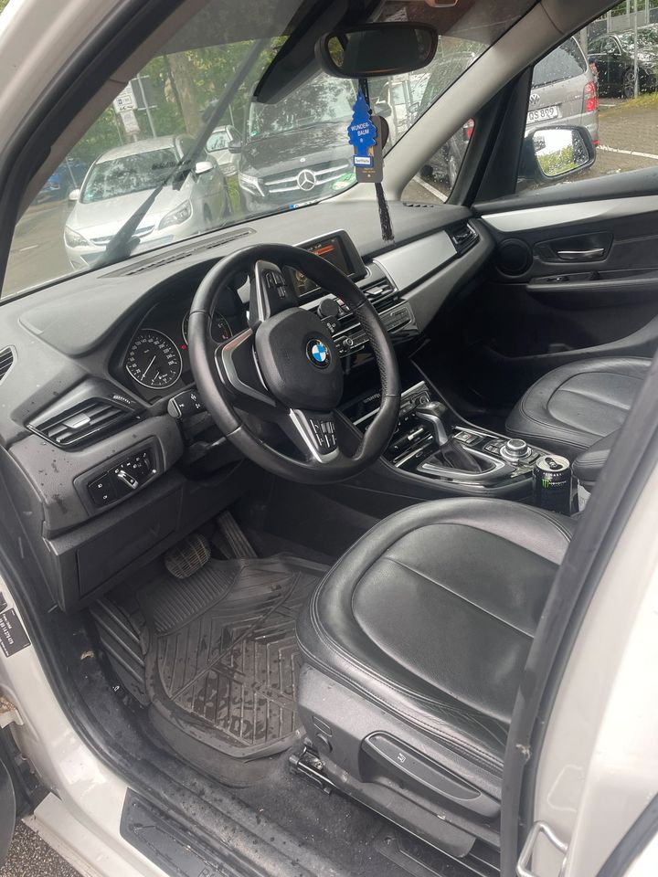 BMW 216d Gran 7 Sitzer in Stuttgart