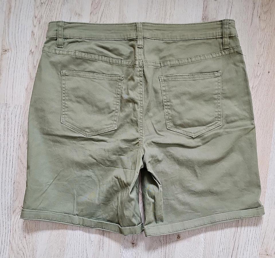 Damen Bodyflirt Bermuda kurze Hose 42 grün wie neu Sommer in Wegscheid