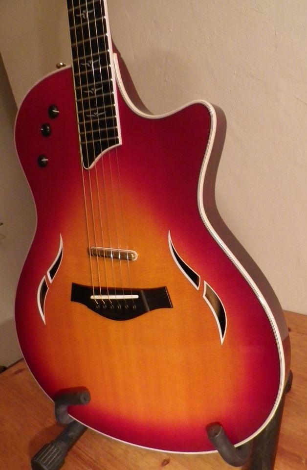 Gitarre Taylor T5 Custom Thinline Fichte Neuwertig in Heimbach