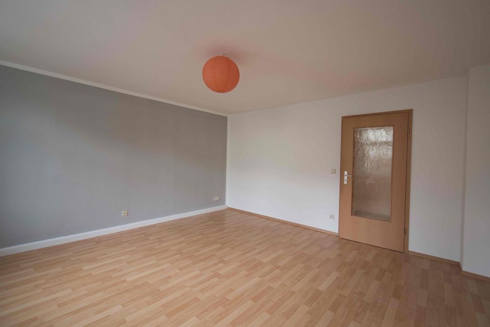 ATTRAKTIVE SINGLEWOHNUNG sucht NEUEN MIETER!!  :-) in Waldheim