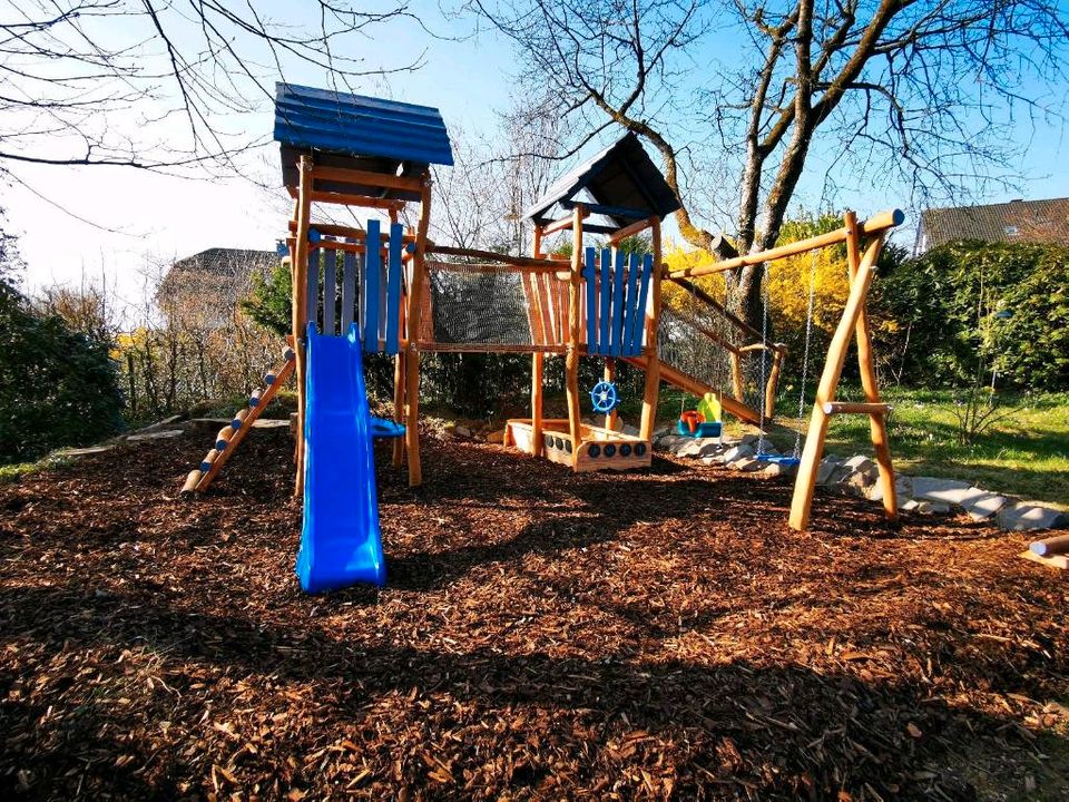 Baumhaus Spielplatz Gartenhaus Stelzenhaus Robinie Lärche in Remscheid