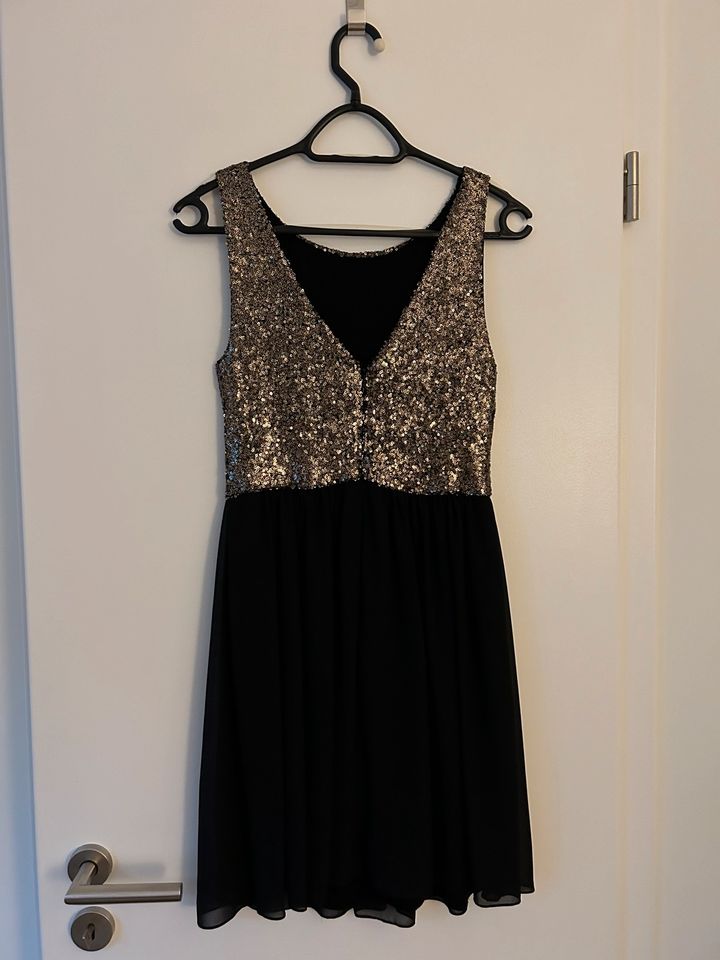 Schwarzes Kleid mit Pailletten | ca. Größe S in Köln