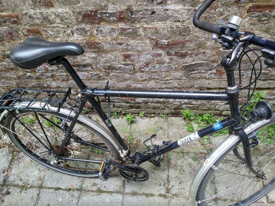 Fahrrad mit großem Rahmen (Defekt für Bastler) in Aachen