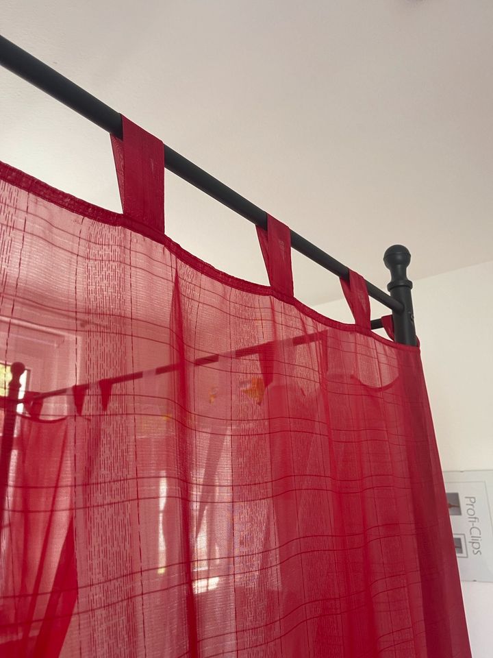 Himmelbett Kinderzimmer rot weiß TOP in Neukirchen/Pleisse