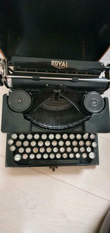 Antike Koffer Schreibmaschine Royal Retro in Gelsenkirchen