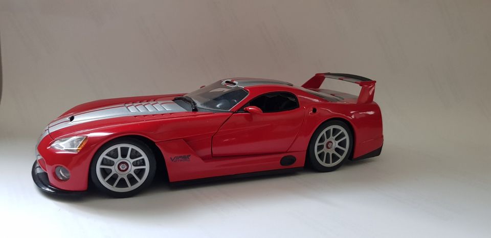 Dodge Viper GTS-R 1:18 von HOT WHEELS in Feucht