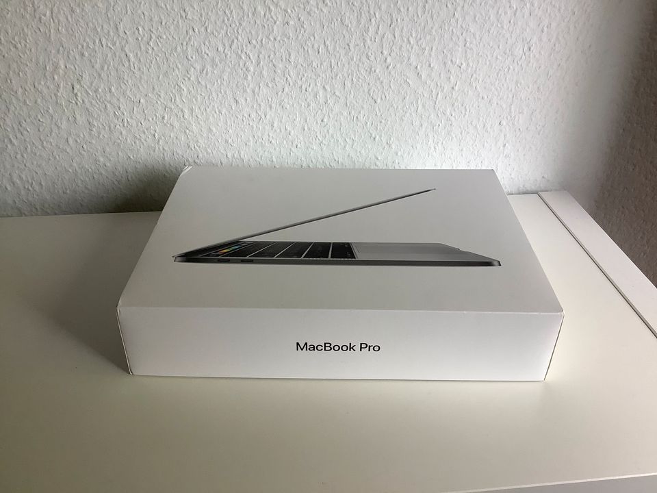 APPLE MacBook | 2016 | 13,3 | Touch Bar | top! in Hamburg