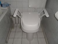 Toilettensitzerhöhung mit Armlehne - Aquatec 900 - Essen - Huttrop Vorschau