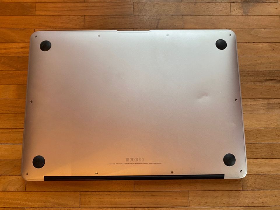 MacBook Air (13 Zoll) - sehr guter Zustand - auch der Akku in München