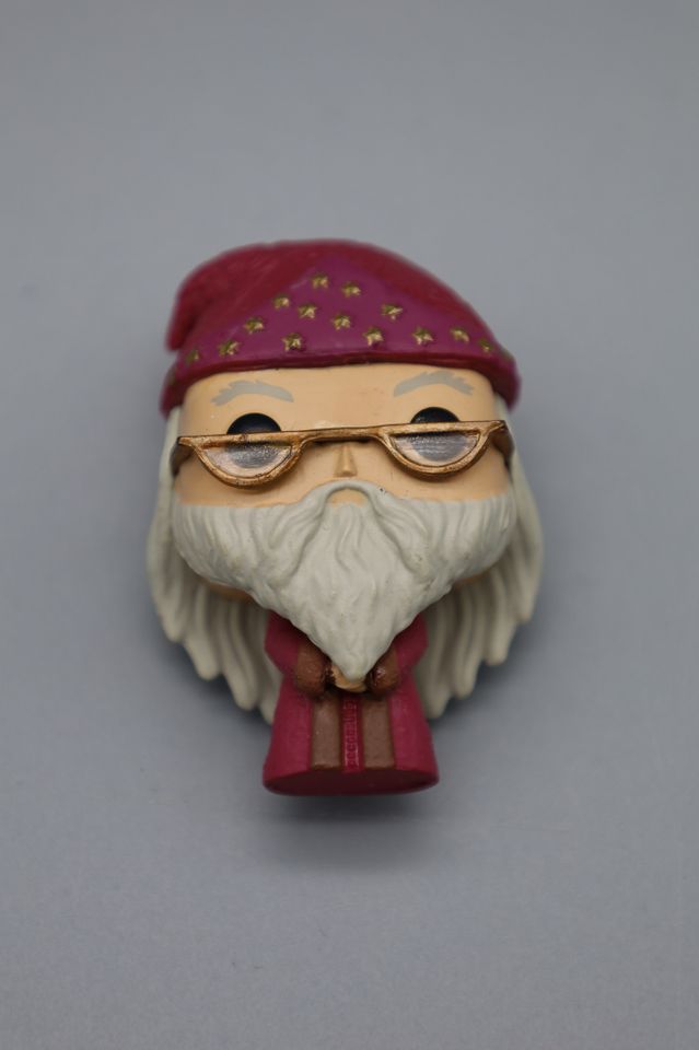 Mini Funko Pop Figur Harry Potter Dumbledore in Rosengarten