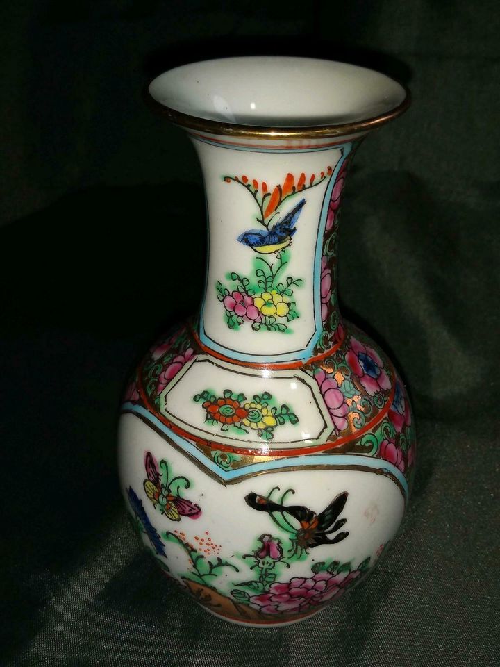 Feine Chinesische Porzellan Vase Asiatika Gemarkt Famille Rose in Schönwalde (Vorpommern)