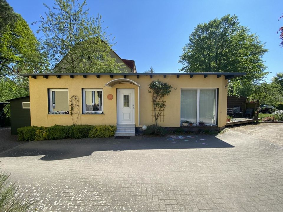 Stilvolle Villa mit Bungalow, Doppelcarport und großem Grundstück in idyllischer Lage zwischen Müritz Nationalpark und Müritz in Waren (Müritz)