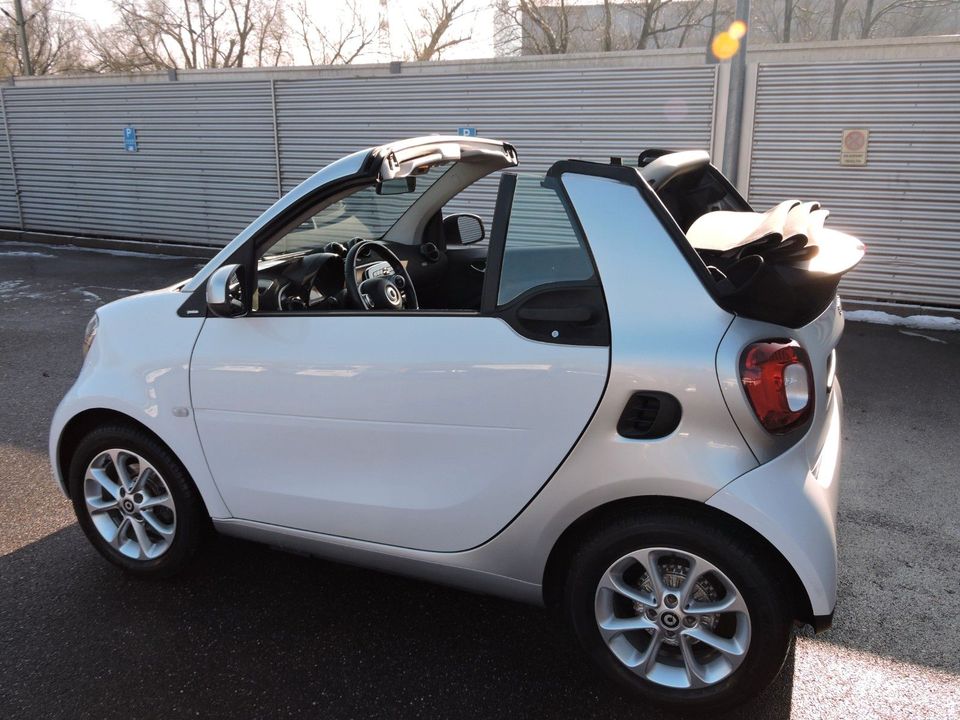 Smart ForTwo Cabrio DCT Passion Cool&Audio MwSt HU neu in Altbach