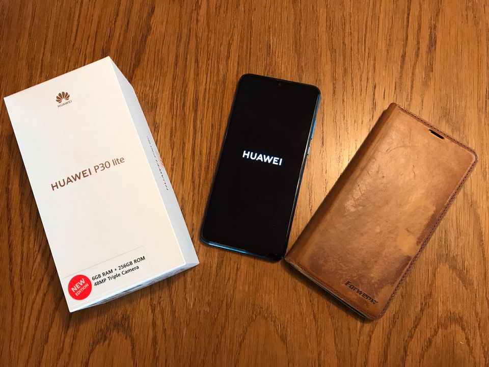 Huawei P30 lite schwarz, Handy mit Handytasche in Laage