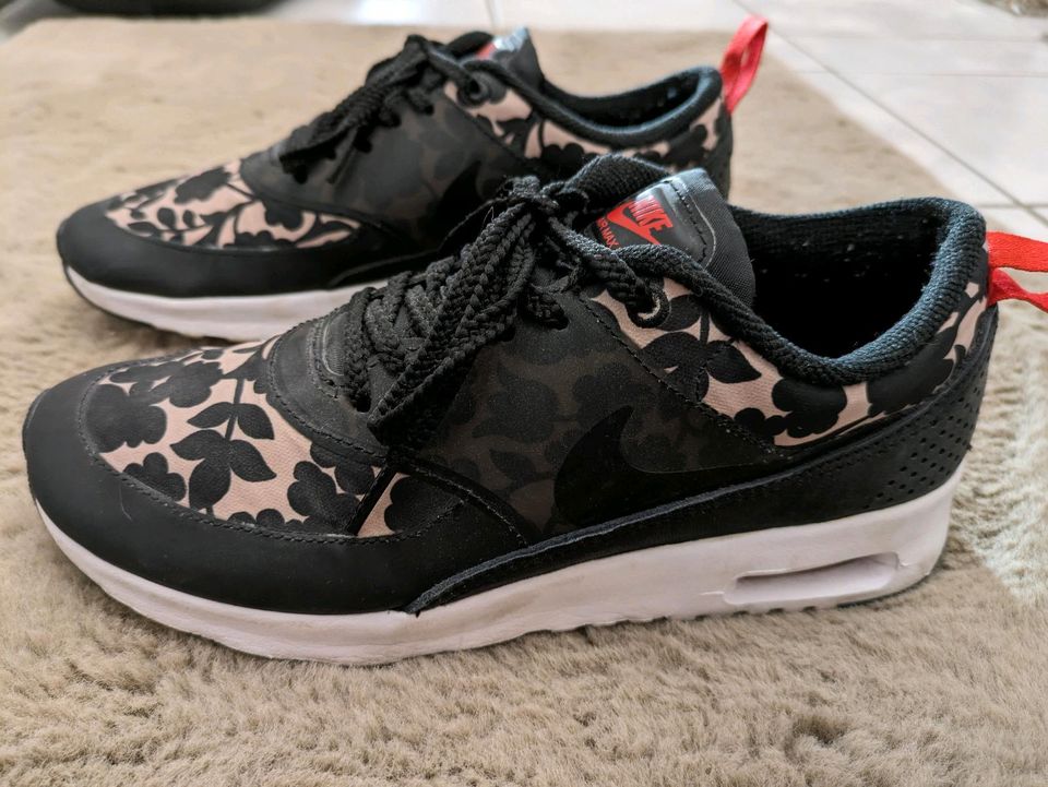 Nike Air Max Thea schwarz Blumen in Bocholt